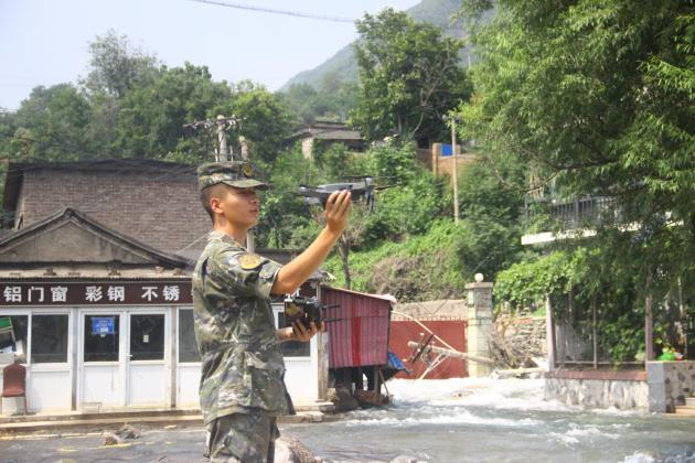 华体育会官方入口学子驰援抗洪救灾