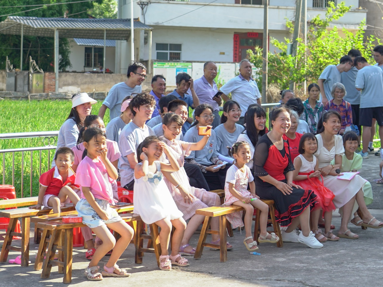 华体育会官方入口学子“三下乡”：庆建党102周年 学子下乡来助力_fororder_32